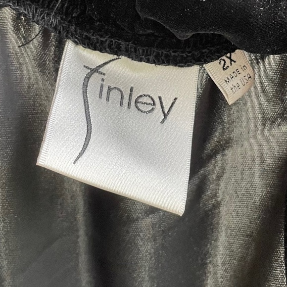 Finley- Crosby Whisper Velvet Popover Top - Picture 8 of 9